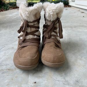 ✨ G by Guess “Ryla” Faux Fur Lace-Up Boots – Women’s Size 11 ✨